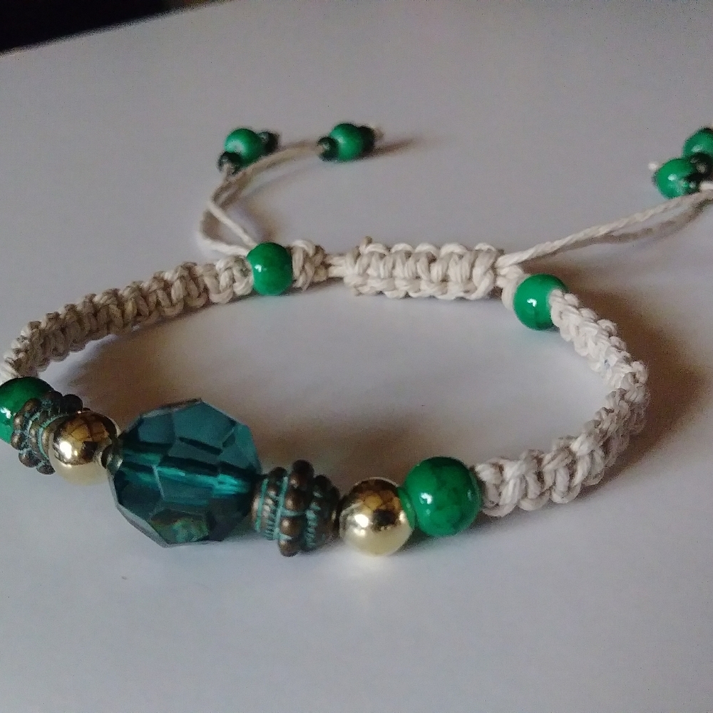 🆕Handcrafted Green Tone bracelet NWOT